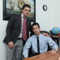 Gay guy makes his way up corporate hierarchy - Picture 1