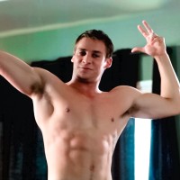 Justin shows his perfect body - Picture 3