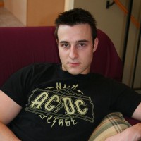 Kevin Keyes shows cock - Picture 2