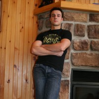 Kevin Keyes shows cock - Picture 3