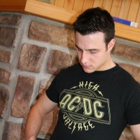 Kevin Keyes shows cock - Picture 6