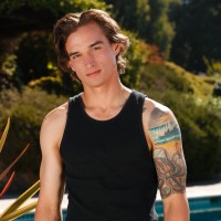Tattooed lad Chad Pitt shows his cock - Picture 1