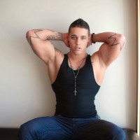 Johnny Diesel shows his butt - Picture 3