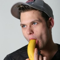 Samuel play with banana - Picture 8