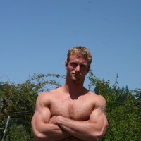 Muscle man Kyle naked - Picture 2