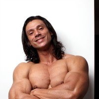 Nino Sabrini shows his muscle - Picture 4