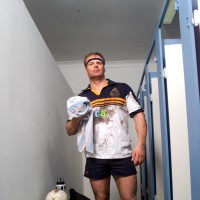 Daz strokes his dick in a toilet - Picture 1
