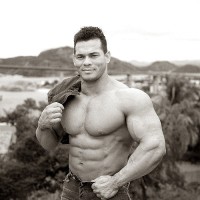 Tito Ortiz outdoors - Picture 2