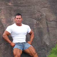 Tito Ortiz outdoors - Picture 11