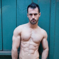 Brock Cooper masturbates in the gym - Picture 5