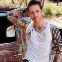 Jordan jerks it outside - Picture 2