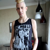 Skinny punk Leon Lee - Picture 1