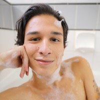 Bath time for Andy Samuel - Picture 17