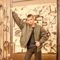 Santos posing - Picture 3