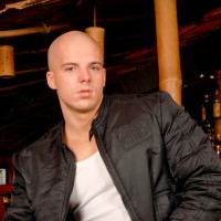 Solo in a bar - Picture 2