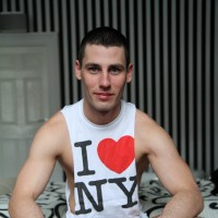 David strips for Zac - Picture 4