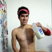 Robbie Price gives himself a cum facial - Picture 10