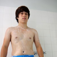 Ryan Kai in the bath tub - Picture 9