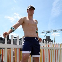 Saxon West posing naked on a roof - Picture 2