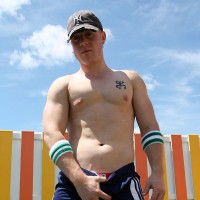 Saxon West posing naked on a roof - Picture 3