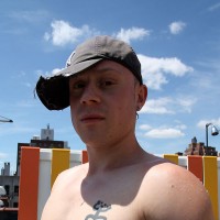 Saxon West posing naked on a roof - Picture 5