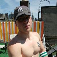 Saxon West posing naked on a roof - Picture 9