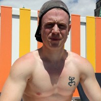 Saxon West posing naked on a roof - Picture 12