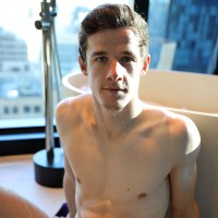 Bath time with Brad Hunter - Picture 2