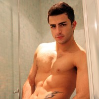 Post gym shower with Harry - Picture 13