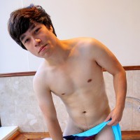 In the hot tub with Ryan Kai - Picture 10