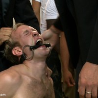 Used by a horny gay crowd - Picture 3