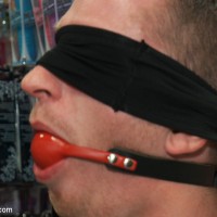 A stud wants to be a whore in a sex shop - Picture 2