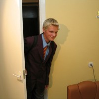 Doctor inspects a boys tight foreskin - Picture 2
