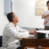 Latino gets his first physical exam - Picture 2