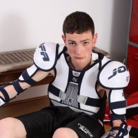 Caspar strips after the hockey game - Picture 9
