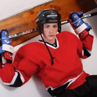 Caspar strips after the hockey game - Picture 14