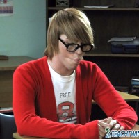 Geeky blond twink bonds - Picture 1