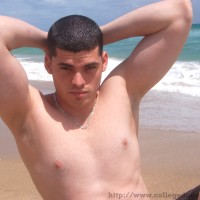 Latino muscle stud posing nude - Picture 3