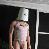 Eddy Lake wets himself - Picture 19