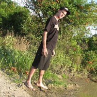 Duke strokes his dick outdoor - Picture 1