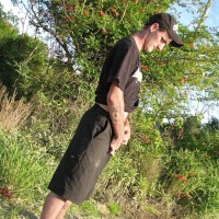 Duke strokes his dick outdoor - Picture 2