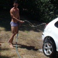 Juan gets a blowjob outdoors - Picture 1
