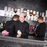 Thresome in a bar - Picture 1