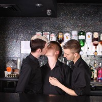 Thresome in a bar - Picture 4