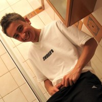 Billy shows off his hot body - Picture 4