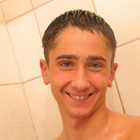 Billy shows off his hot body - Picture 11