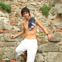 Aaron strips down - Picture 5