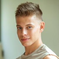 Tom Gabbard strokes his big cock - Picture 1