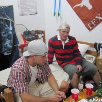 Young drunk college - Picture 1