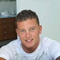 Vance in a shower - Picture 12